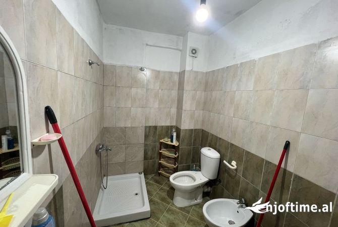 Shtepi me qera Apartament ne Tirane, 2+1, Mobilimi E mobiluar, Pagesa 400  Euro.