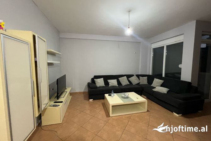 Shtepi me qera 2+1 ne Tirane - 400 Euro