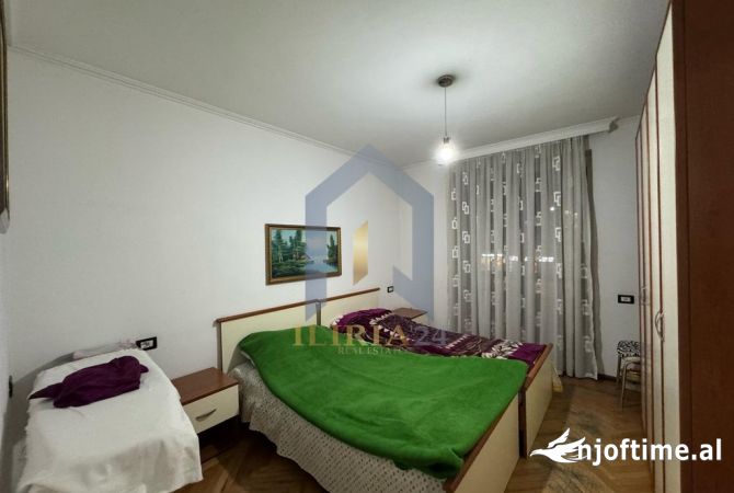 Shtepi ne shitje Apartament ne Tirane, 2+1, Mobilimi E mobiluar, Pagesa 120,000  Euro.