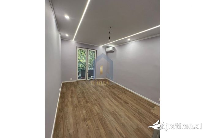 Ambient biznesi me qera 3+1 ne Tirane - 1,000 Euro