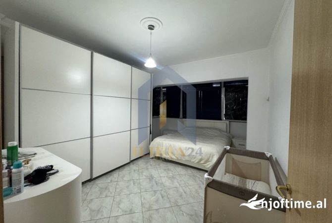 Shtepi ne shitje Apartament ne Tirane, 3+1, Mobilimi Pjeserisht e mobiluar, Pagesa 134,000  Euro.