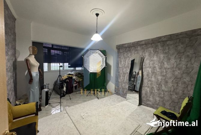 Shtepi ne shitje Apartament ne Tirane, 3+1, Mobilimi Pjeserisht e mobiluar, Pagesa 134,000  Euro.
