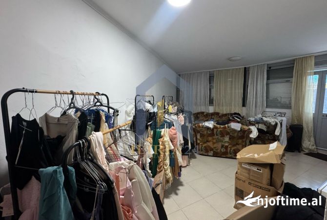 Shtepi ne shitje Apartament ne Tirane, 3+1, Mobilimi Pjeserisht e mobiluar, Pagesa 134,000  Euro.