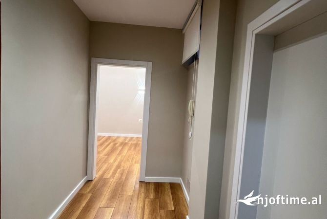 Shtepi ne shitje Apartament ne Tirane, 1+1, Mobilimi Bosh, pa mobiluar, Pagesa 135,000  Euro.