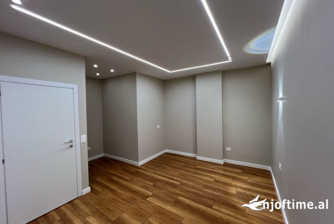 Shtepi ne shitje Apartament ne Tirane, 1+1, Mobilimi Bosh, pa mobiluar, Pagesa 135,000  Euro.