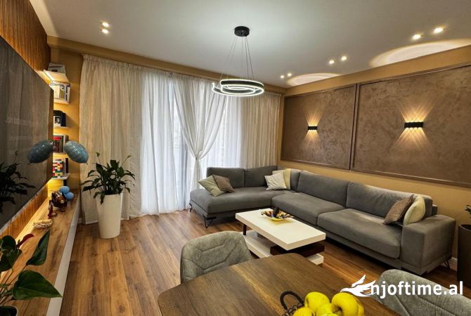 Shtepi me qera Apartament ne Tirane, 2+1, Mobilimi E mobiluar, Pagesa 750  Euro.