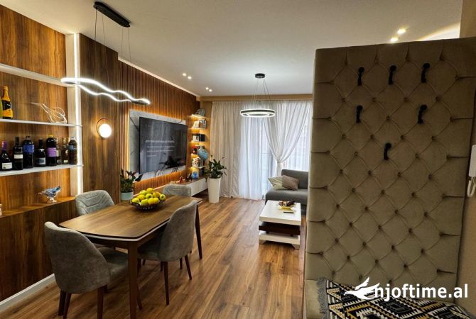 Shtepi me qera Apartament ne Tirane, 2+1, Mobilimi E mobiluar, Pagesa 750  Euro.