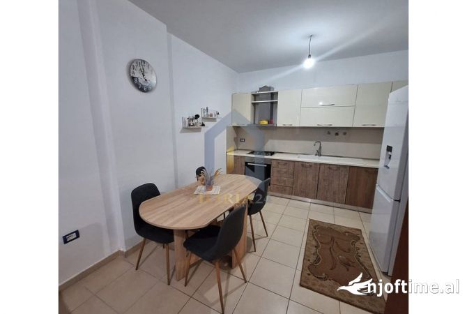 Shtepi me qera Apartament ne Tirane, 2+1, Mobilimi E mobiluar, Pagesa 400  Euro.