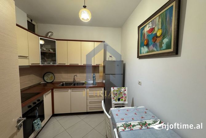 Shtepi me qera Apartament ne Tirane, 2+1, Mobilimi E mobiluar, Pagesa 600  Euro.
