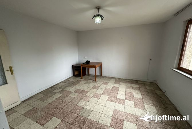 Shtepi ne shitje 2+1 ne Tirane - 120,000 Euro