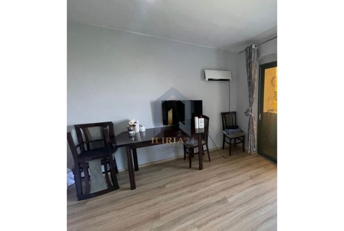 Shtepi ne shitje Apartament ne Tirane, 1+1, Mobilimi Pjeserisht e mobiluar, Pagesa 89,000  Euro.
