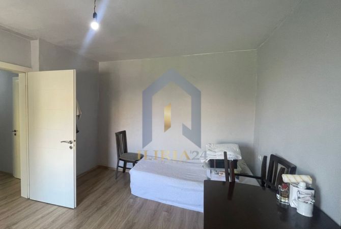 Shtepi ne shitje Apartament ne Tirane, 1+1, Mobilimi Pjeserisht e mobiluar, Pagesa 89,000  Euro.