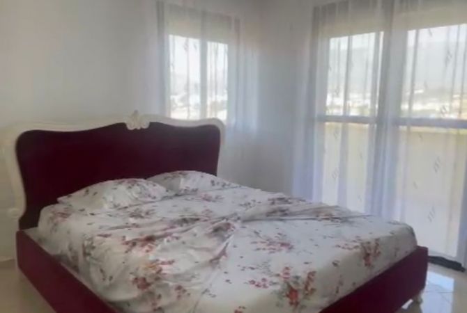Shtepi me qera Vila Luksoze ne Tirane, 3+1, Mobilimi E mobiluar, Pagesa 600  Euro.