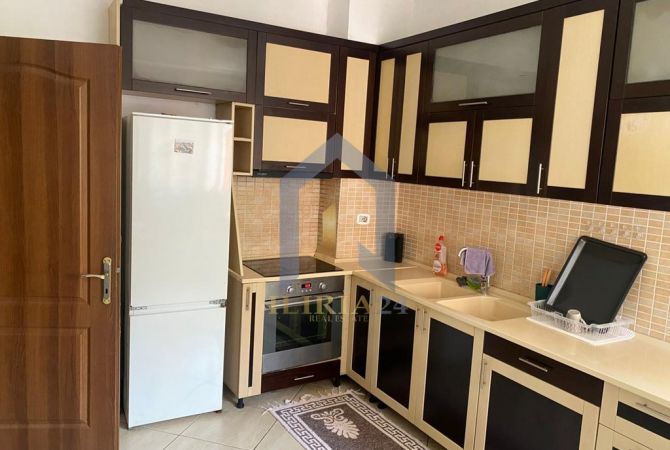 Shtepi me qera Apartament ne Tirane, 2+1, Mobilimi E mobiluar, Pagesa 500  Euro.