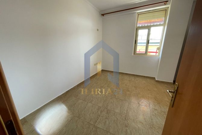 Shtepi me qera Apartament ne Tirane, 2+1, Mobilimi Pjeserisht e mobiluar, Pagesa 600  Euro.