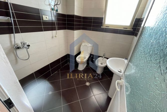 Shtepi me qera Apartament ne Tirane, 2+1, Mobilimi Pjeserisht e mobiluar, Pagesa 600  Euro.