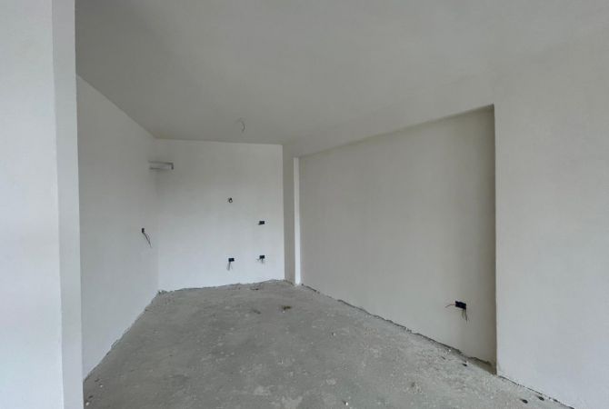 Shtepi ne shitje Apartament ne Tirane, 1+1, Mobilimi Bosh, pa mobiluar, Pagesa 128,000  Euro.