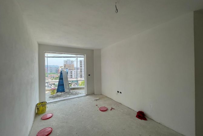 Shtepi ne shitje Apartament ne Tirane, 1+1, Mobilimi Bosh, pa mobiluar, Pagesa 128,000  Euro.