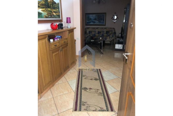 Shtepi ne shitje Apartament ne Tirane, 2+1, Mobilimi E mobiluar, Pagesa 220,000  Euro.