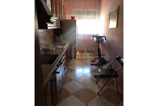 Shtepi ne shitje Apartament ne Tirane, 2+1, Mobilimi E mobiluar, Pagesa 220,000  Euro.