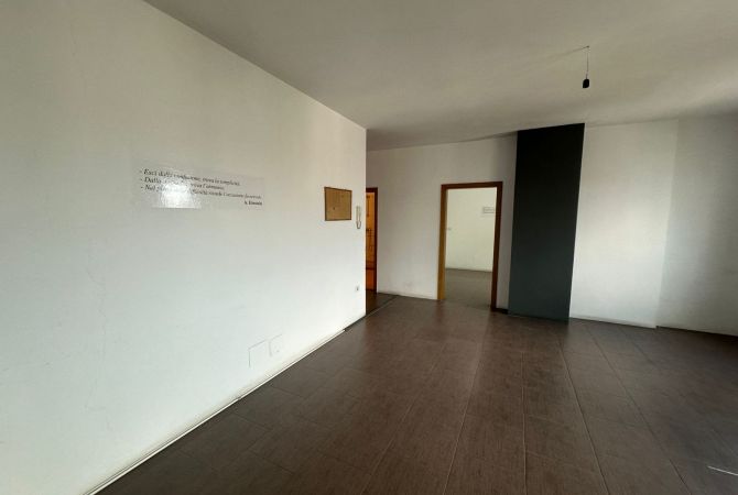 Ambient me qira per zyra tek "Zogu i Zi