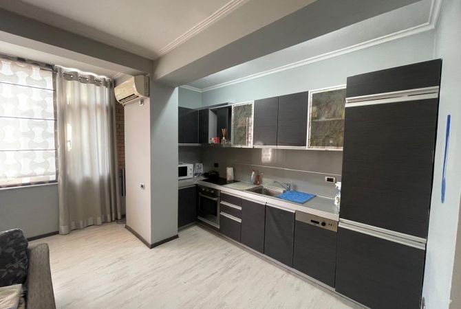 Shtepi me qera Apartament ne Tirane, 2+1, Mobilimi E mobiluar, Pagesa 650  Euro.