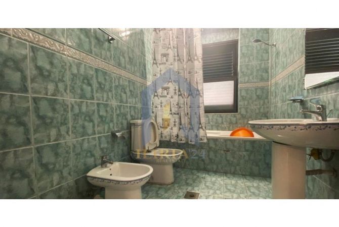 Casa in vendita 7+1 a Tirana - 465,000 Euro