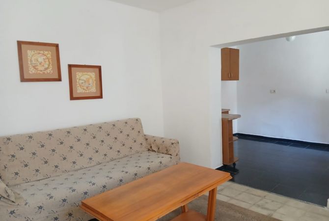 Shtepi me qera 1+1 ne Tirane - 300 Euro