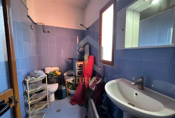 Shtepi ne shitje Apartament ne Tirane, 2+1, Mobilimi E mobiluar, Pagesa 120,000  Euro.