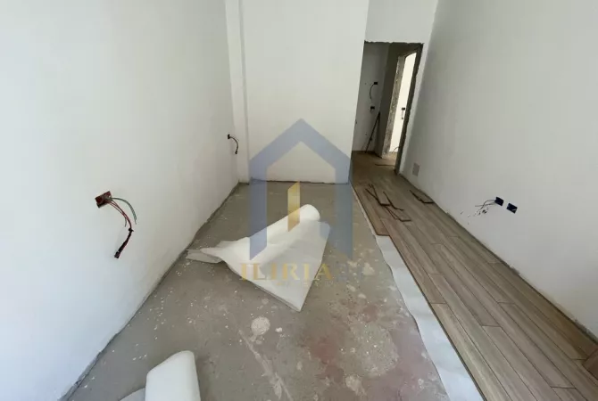 Shtepi ne shitje Apartament ne Tirane, 1+1, Mobilimi Bosh, pa mobiluar, Pagesa 155,000  Euro.