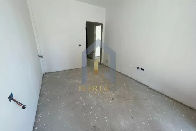 Shtepi ne shitje Apartament ne Tirane, 1+1, Mobilimi Bosh, pa mobiluar, Pagesa 155,000  Euro.