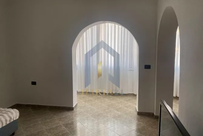 Shtepi ne shitje Apartament ne Tirane, 2+1, Mobilimi Pjeserisht e mobiluar, Pagesa 130,000  Euro.