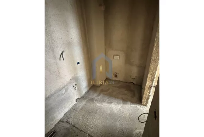 Shtepi ne shitje Apartament ne Tirane, 2+1, Mobilimi Bosh, pa mobiluar, Pagesa 101,000  Euro.