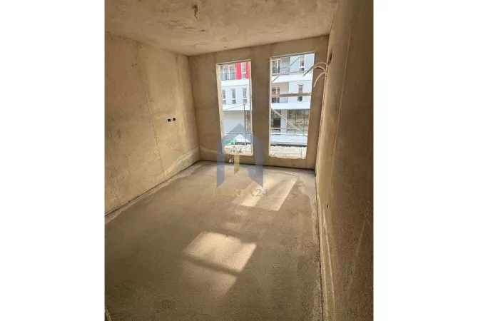 Shtepi ne shitje Apartament ne Tirane, 2+1, Mobilimi Bosh, pa mobiluar, Pagesa 101,000  Euro.