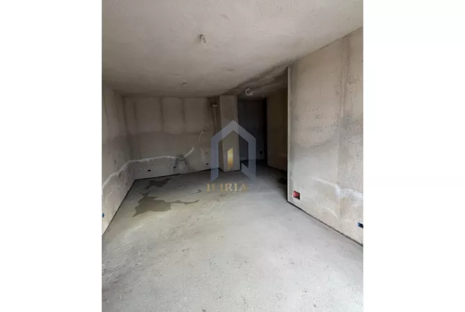 Shtepi ne shitje Apartament ne Tirane, 2+1, Mobilimi Bosh, pa mobiluar, Pagesa 101,000  Euro.