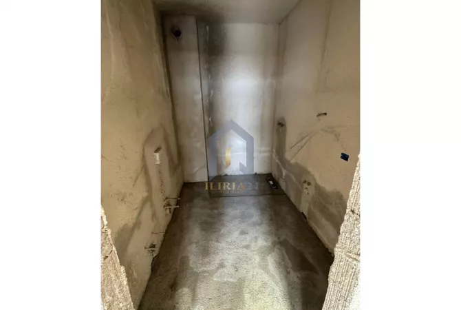 Shtepi ne shitje Apartament ne Tirane, 2+1, Mobilimi Bosh, pa mobiluar, Pagesa 101,000  Euro.