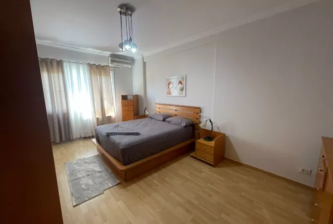 Shtepi me qera Apartament ne Tirane, 2+1, Mobilimi E mobiluar, Pagesa 800  Euro.