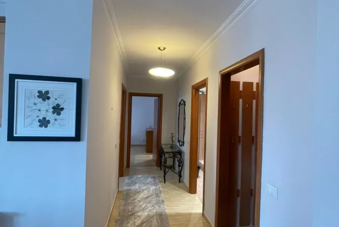 Shtepi me qera Apartament ne Tirane, 2+1, Mobilimi E mobiluar, Pagesa 800  Euro.