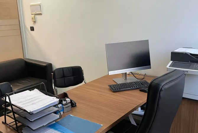 Ambient biznesi me qera 3+1 ne Tirane - 450 Euro