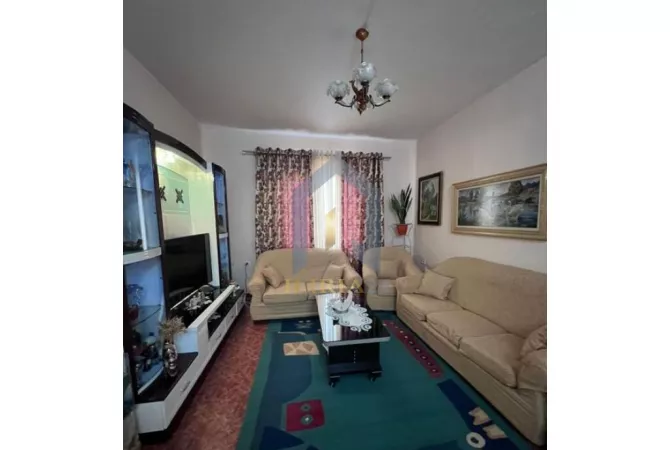 Shtepi me qera 2+1 ne Tirane - 450 Euro