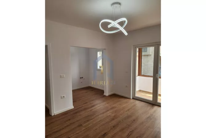 Shtepi ne shitje Apartament ne Tirane, 1+1, Mobilimi Bosh, pa mobiluar, Pagesa 95,000  Euro.