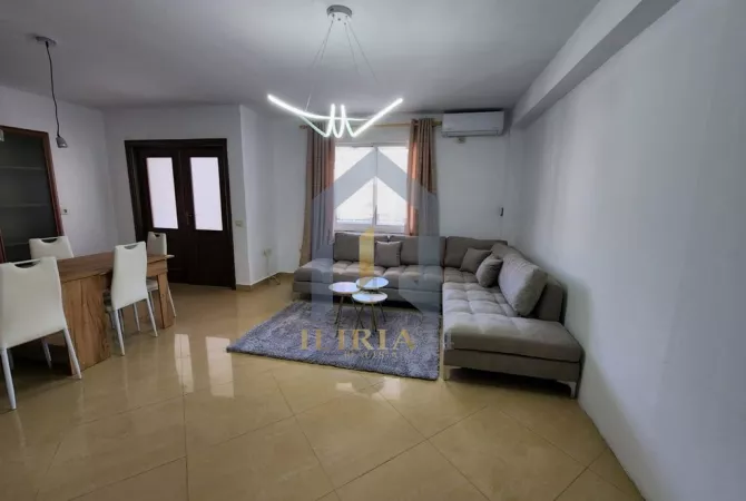 Shtepi ne shitje Apartament ne Tirane, 2+1, Mobilimi E mobiluar, Pagesa 187,000  Euro.