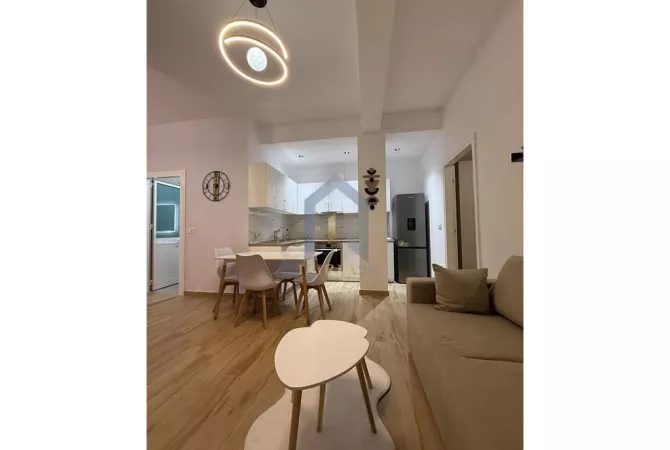Shtepi me qera 1+1 ne Tirane - 400 Euro