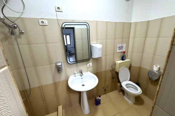 Ambient biznesi me qera 1+1 ne Tirane - 800 Euro