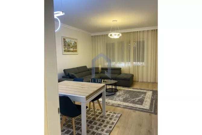 Shtepi me qera 2+1 ne Tirane - 1,300 Euro