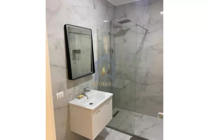 Shtepi me qera Apartament ne Tirane, 2+1, Mobilimi E mobiluar, Pagesa 1,300  Euro.