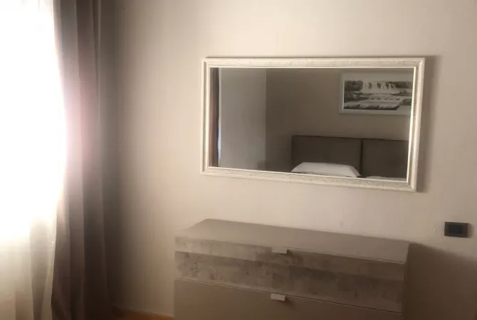 Shtepi me qera Apartament ne Tirane, 1+1, Mobilimi E mobiluar, Pagesa 550  Euro.