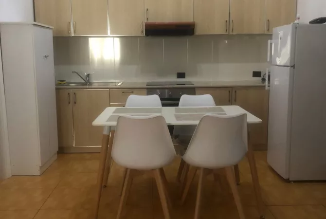 Shtepi me qera Apartament ne Tirane, 1+1, Mobilimi E mobiluar, Pagesa 550  Euro.