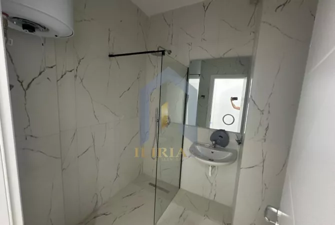 Shtepi me qera Apartament ne Tirane, 2+1, Mobilimi E mobiluar, Pagesa 800  Euro.