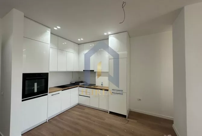 Shtepi me qera 2+1 ne Tirane - 800 Euro